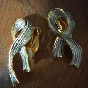 Ribbon Clipon Earrings